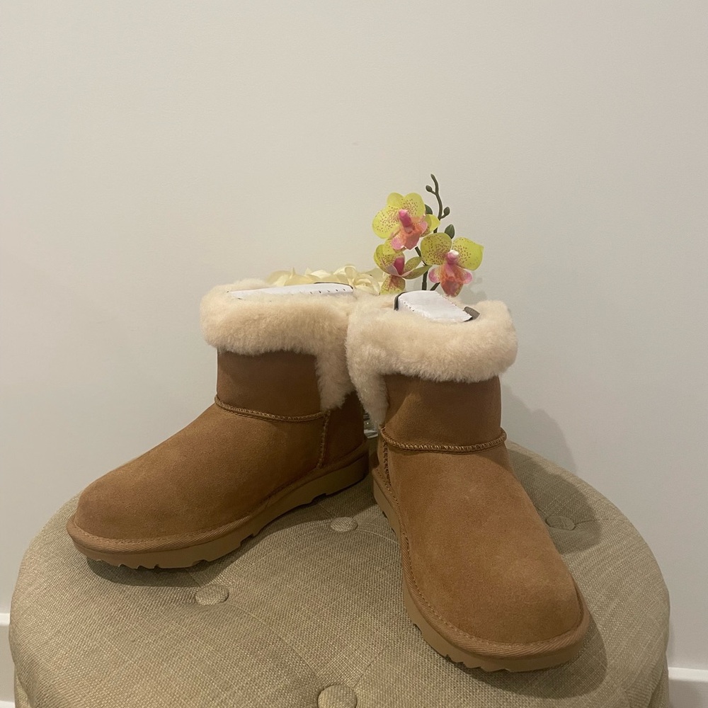 ***SOLD***UGG “Saniya” Shearling Kids Boots. - Picture 8 of 14
